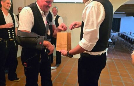 Weihnachtsfeier der dubach plant ag und der Dubach Holzbau AG, Glücksfee Ivan Imbach und Geschäftsführer Dubach Holzbau AG, Thomas Wechsler